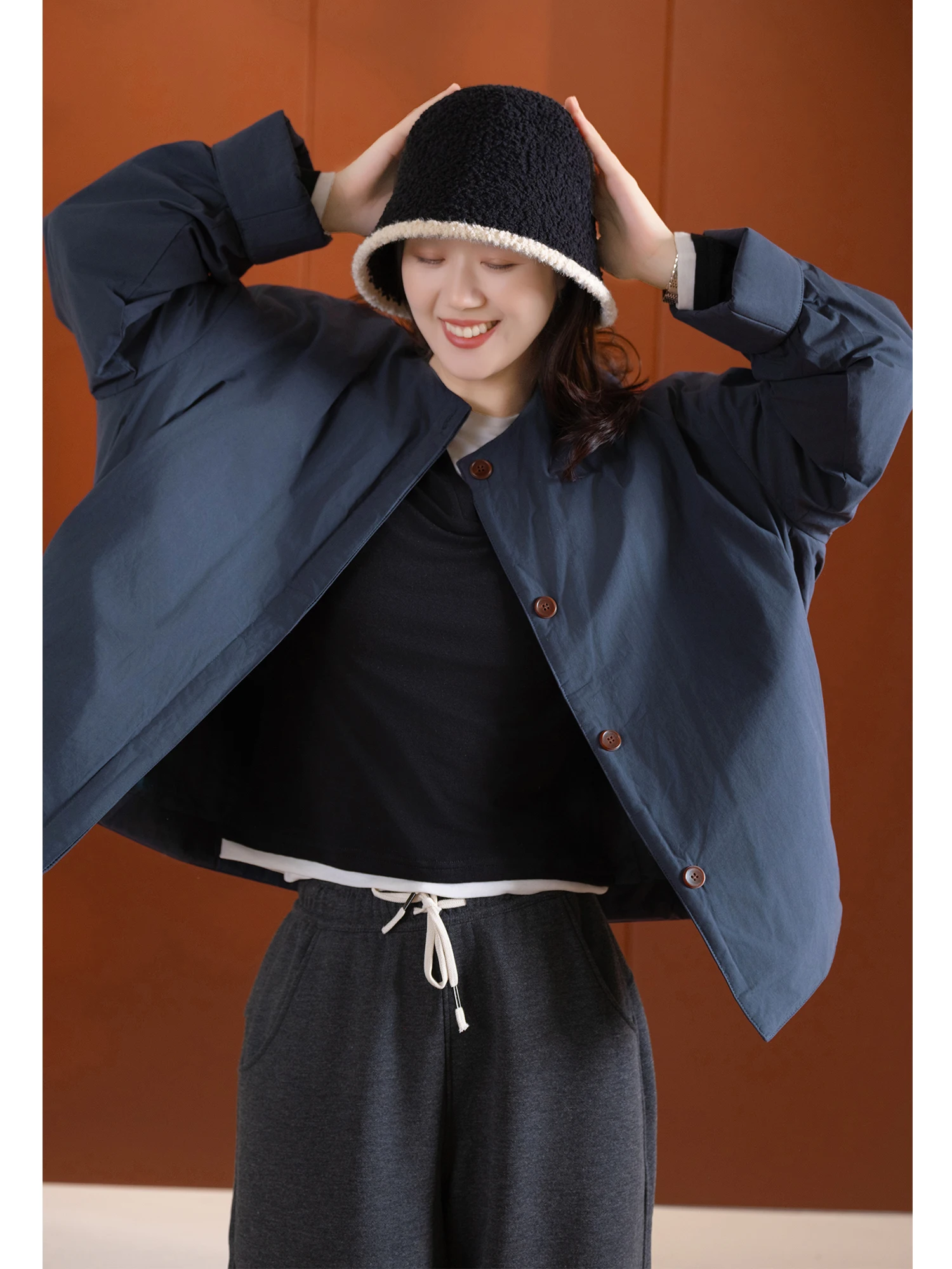 

Loose Fit Cotton Jaet Women's Regular Sve Long round Ne Single Button Closure Pure Color Sand Waed Fine Combed Cotton