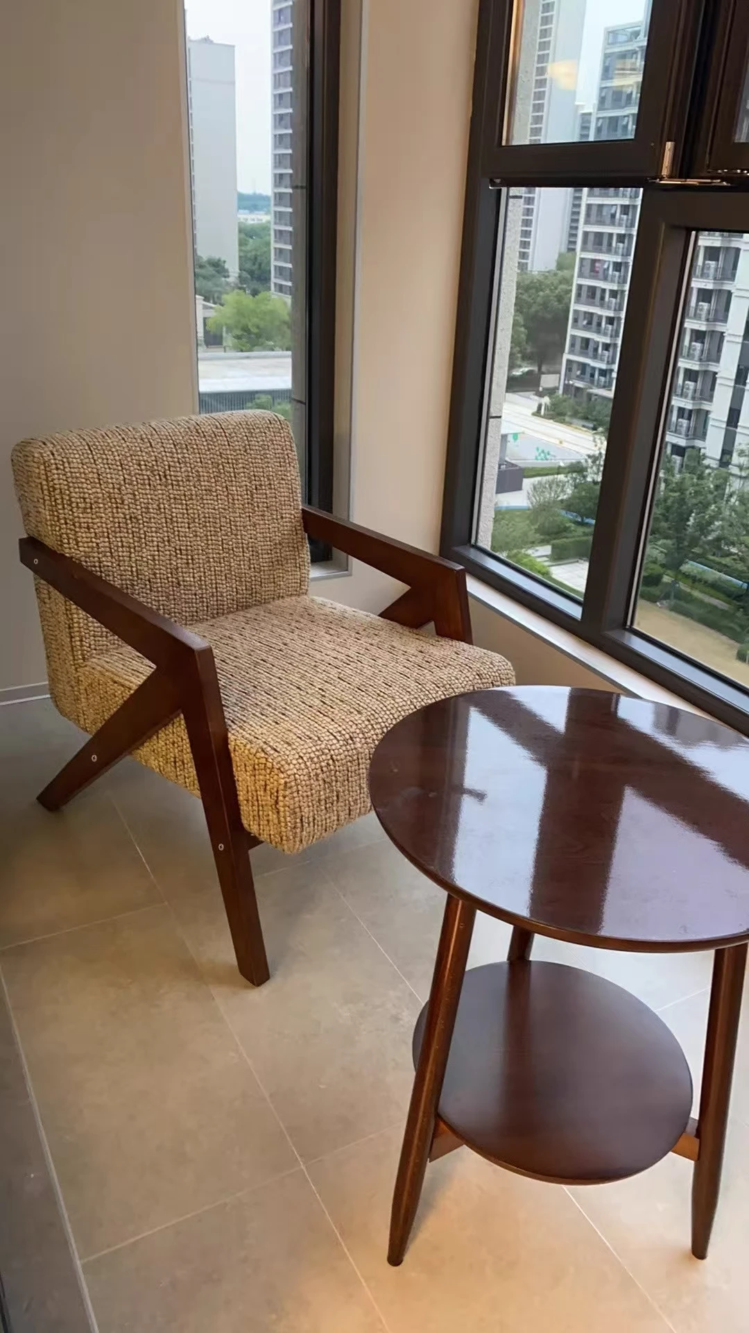 Chair Solid Wood Armchair Vintage Jacquard Upholstered Single Sofa Leisure Reading Chair for Living Room Bedroom Home Furniture