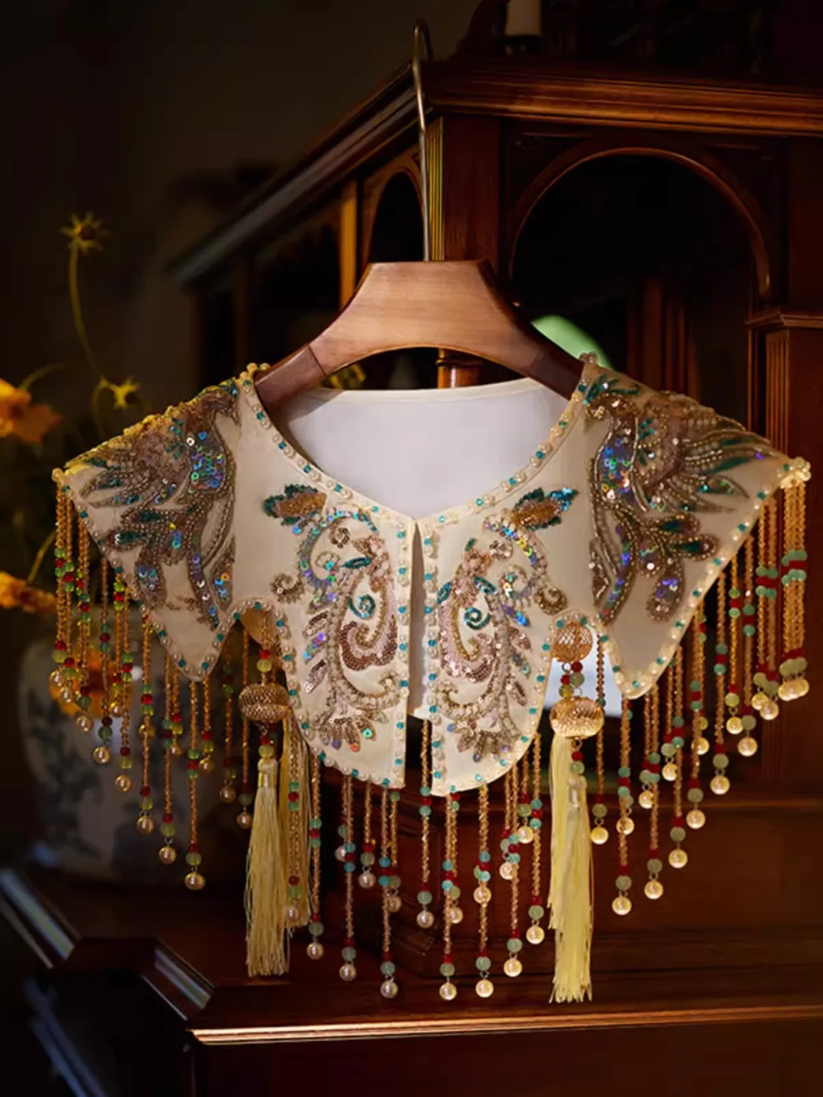 Women's Spring Summer Embroidery Beaded Tassel Pashmina Female Autumn Winter Chinese Vintage Shawl Cloak R415