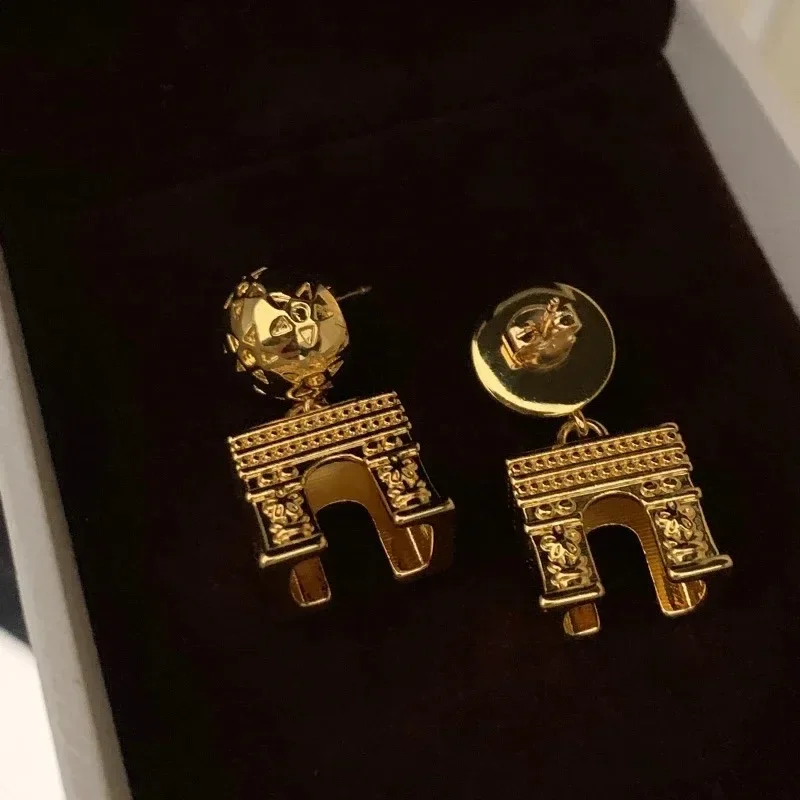 

Europe Fashion Brand Designer Brass 18K Gold Earring Necklace Women Jewelry Runway Trend