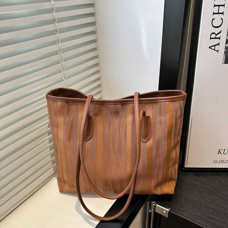 

Женская сумка через плечо из искусственной кожи, новинка 2023 года, большая женская сумка-тоут высокого качества, корейская мода, роскошные дизайнерские женские сумки