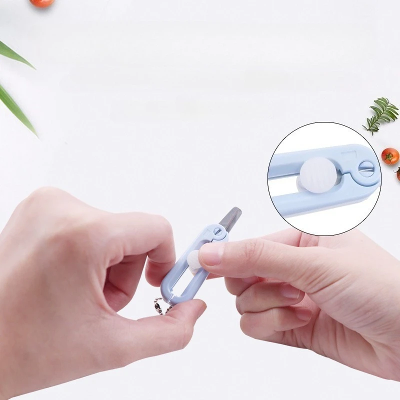 Mini Scissors for Children Retractable Design Safe Scissors Stainless Steel Blade Student Art Tools