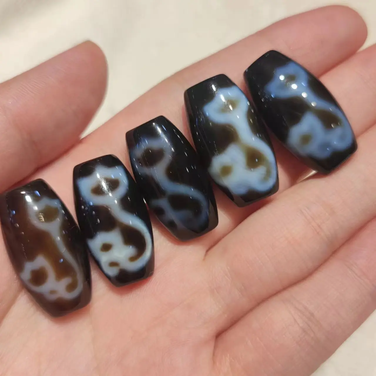 1pcs/lot natural Guanyin lotus pattern agate dzi Black and white Smooth Flat beads 25-30mm Rare patterns jewelry Ethnography diy