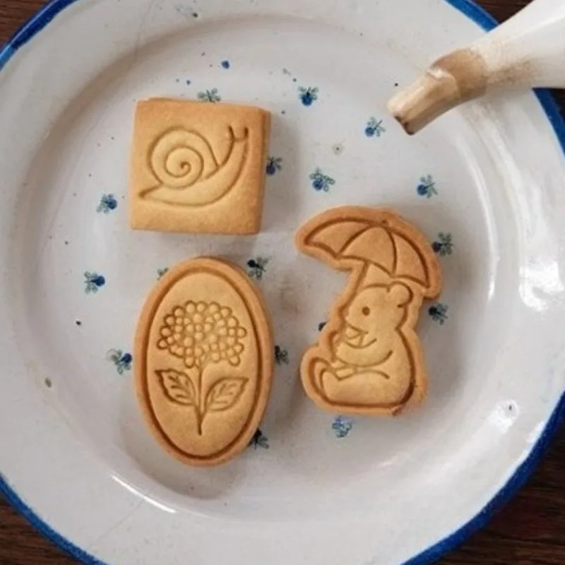 Mini Animal Pattern Bear Snail Cookie Cutter Cartoon Flower Hydrangea Toast Biscuit Stamp Cake Baking Decoration Mold
