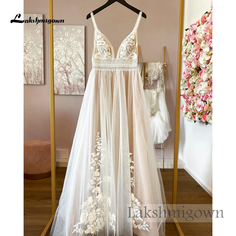 Lakshmigown Schickes, böhmisch inspiriertes Brautkleid mit tiefem V-Ausschnitt, doppelten Spaghettiträgern, Empire-Taille, Spitzenoberteil und Tüllrock in A-Linie – Detail 5