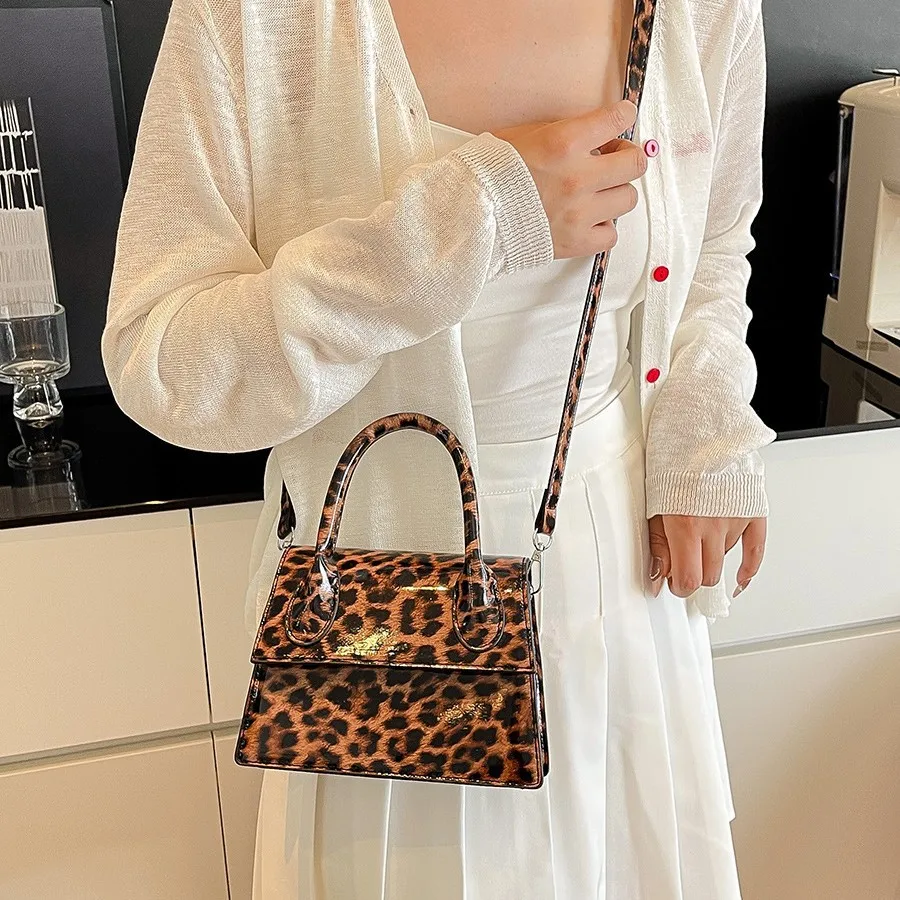 

2025 модная женская сумка через плечо с леопардовым принтом, элегантная квадратная сумка через плечо в стиле ретро, шикарная ручная сумка, стильная универсальная сумка