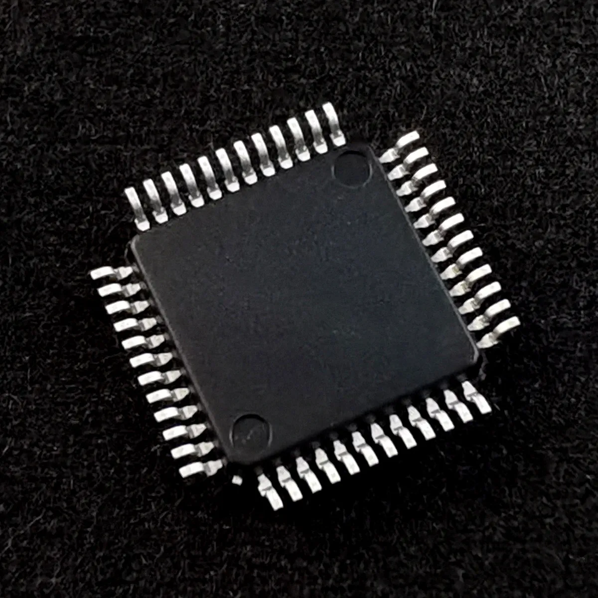 CH32F103C8T6 CH32F103R8T6 CH32F207VCT6 LQFP48 LQFP64 LQFP100  WCH CH32F ARM Cortex-M3 MCU