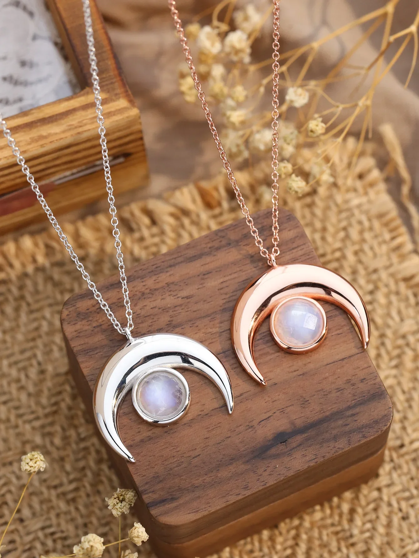 

"Crescent" Pure 925 Silver Pendant Necklace Inlaid with Moon Stone with Classic Style