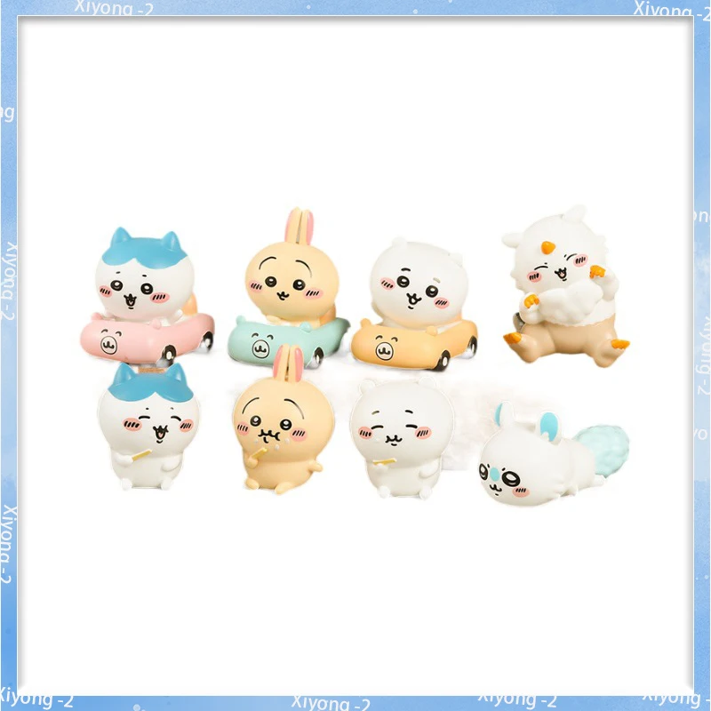 شخصيات كرتونية تشي كاوا حول نموذج سيارة تشي كاوا مصنوع يدويًا لتزيين سطح المكتب وهدايا عيد الميلاد.