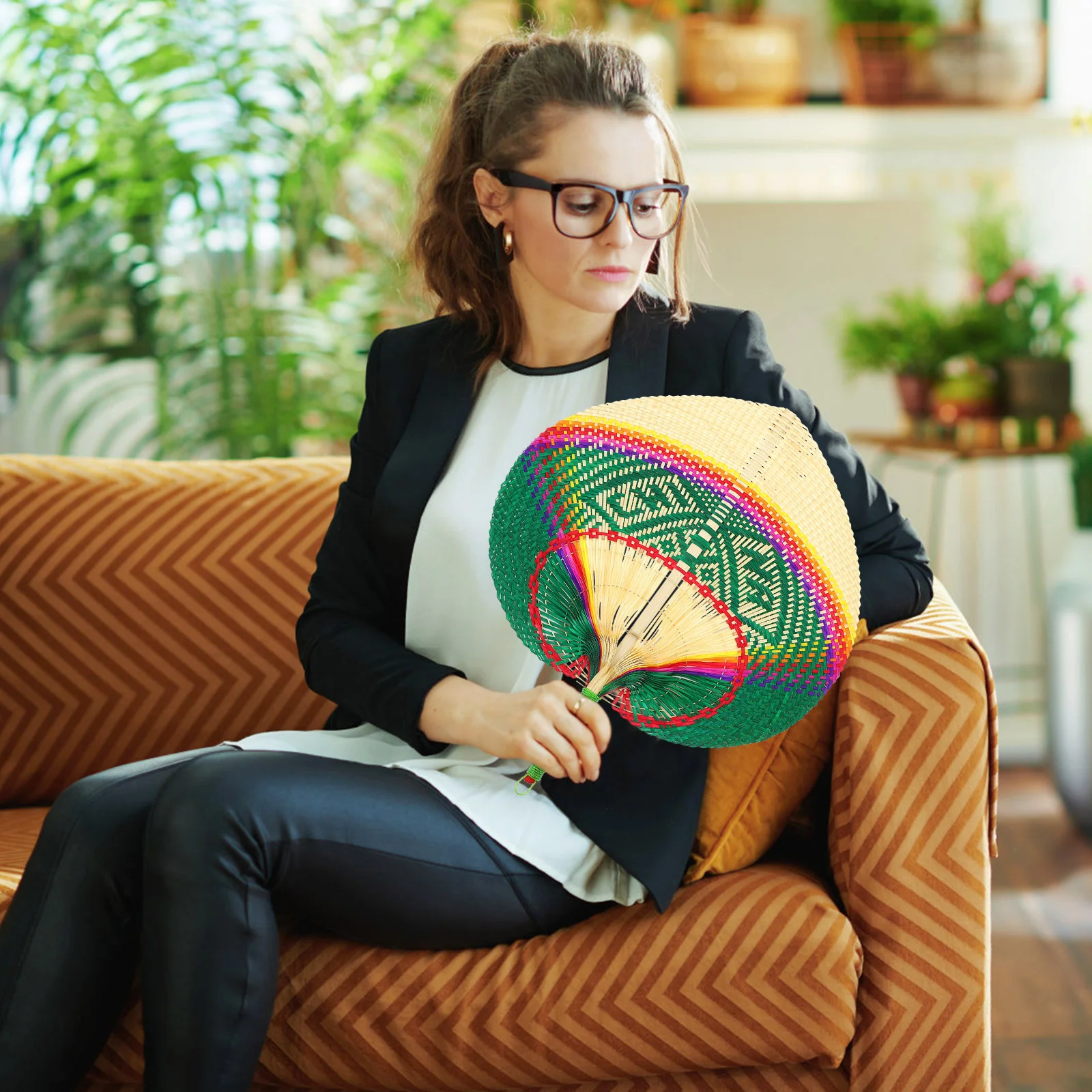 مروحة من الخيزران مصنوعة يدويًا منسوجة لتهوية الصيف طارد البعوض في الهواء الطلق