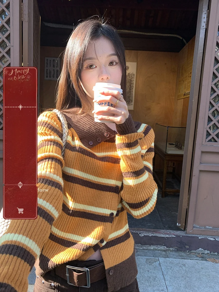 

Sinbounboun Color Blo полосатый вязаный свитер с наклонной пуговицей, обычный крой, мягкий удобный длинный кардиган свека для девочек