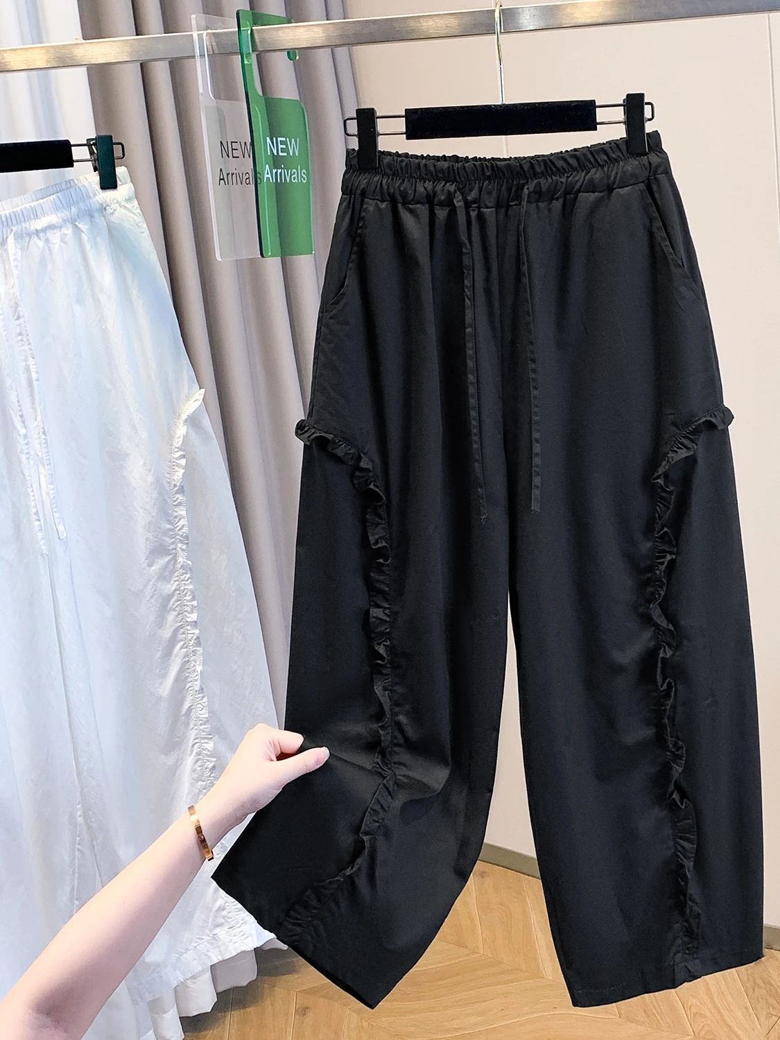 カジュアルパンツ 花柄トリム ゴムウエスト 小花柄 夏 2025 ブランド レディース ストレートレッグ ポケット付き ナチュラルウエスト エイトーンパンツ