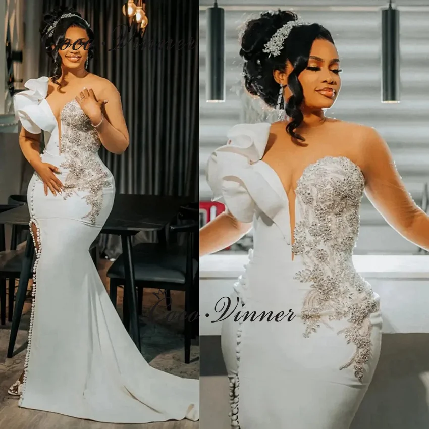 Abito da sposa a sirena moda monospalla personalizzato 2026 Abiti da sposa in raso sexy con spacco laterale con applicazioni in pizzo con perline W1443