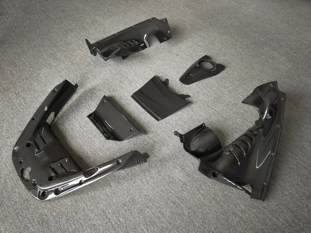 High Quality Automotive Dry Carbon Engine Hood Panel Suitable for Ferrari SF90 Engine Decoration