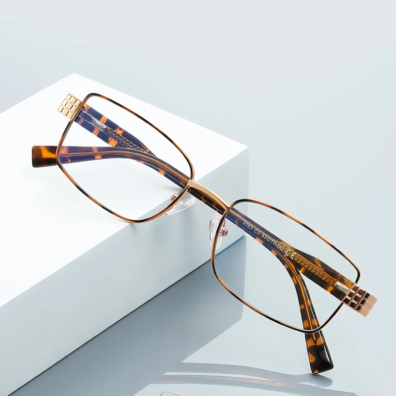 إطار نظارات طبية للنساء من KIZN بتصميم فني مربع معدني لقصر النظر، نظارات عمل عصرية مضادة للضوء الأزرق -0.50 إلى -6.0