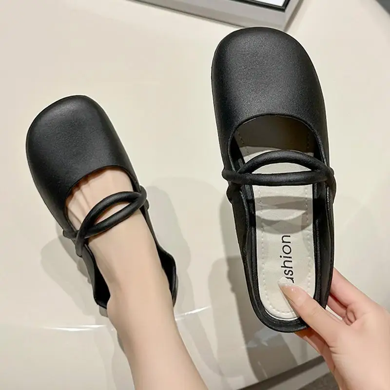 Bequeme Mary Jane Mules mit geschlossener Zehenpartie, Frühjahr 2026 Trend, Kreuzriemen, weiche dicke Sohle, Clogs, flache Gartenschuhe für Mädchen – Detail 7