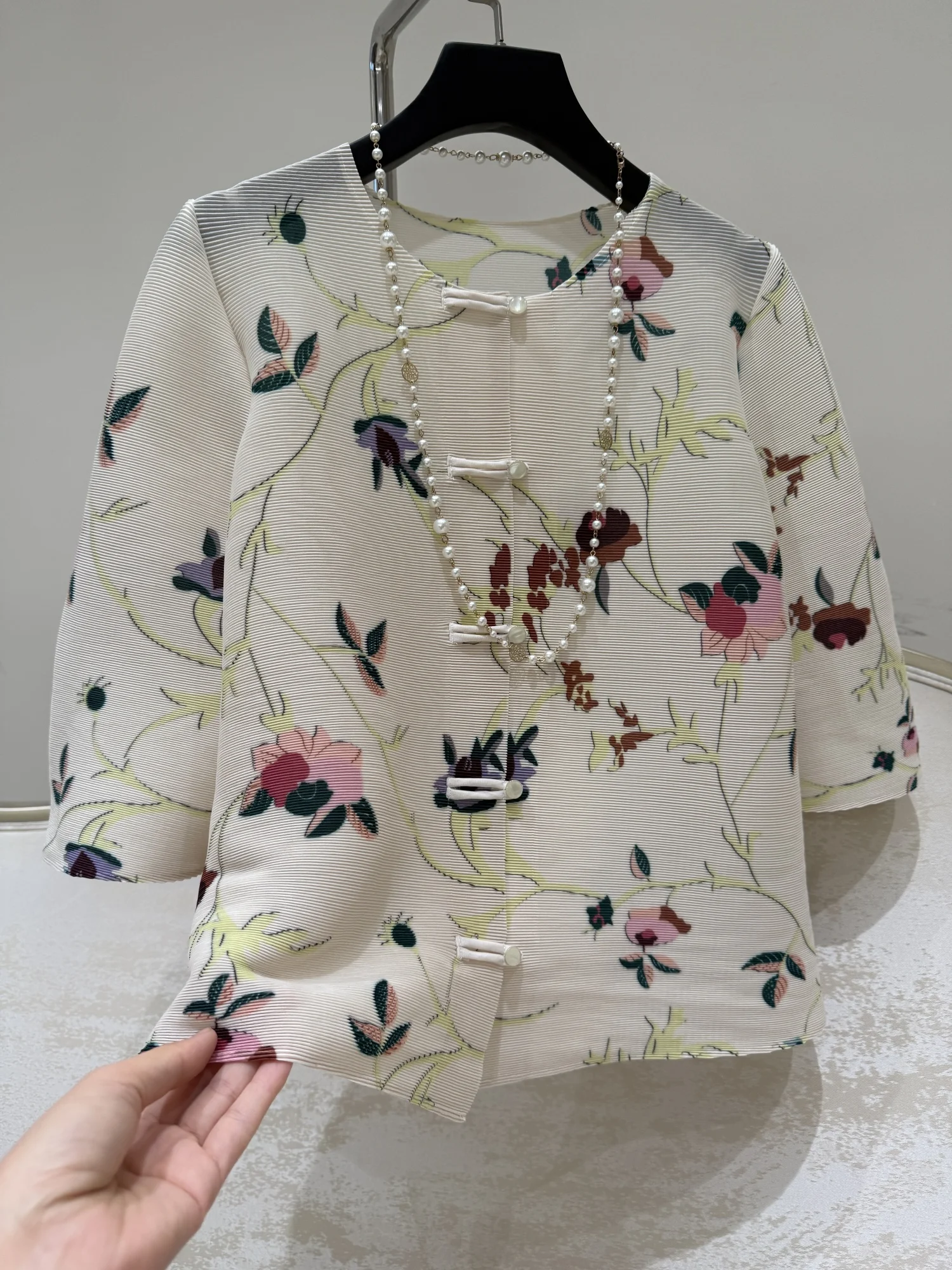 

Элегантная модная одежда с принтом для весны и лета, подарок для мамы, женская одежда больших размеров, плиссированная стильная повседневная удобная полиэстеровая футболка-...