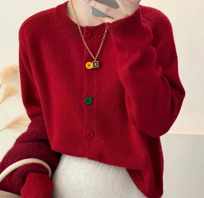 Dulce y fresco cuello redondo botón colorido abrigo de punto estilo académico occidental