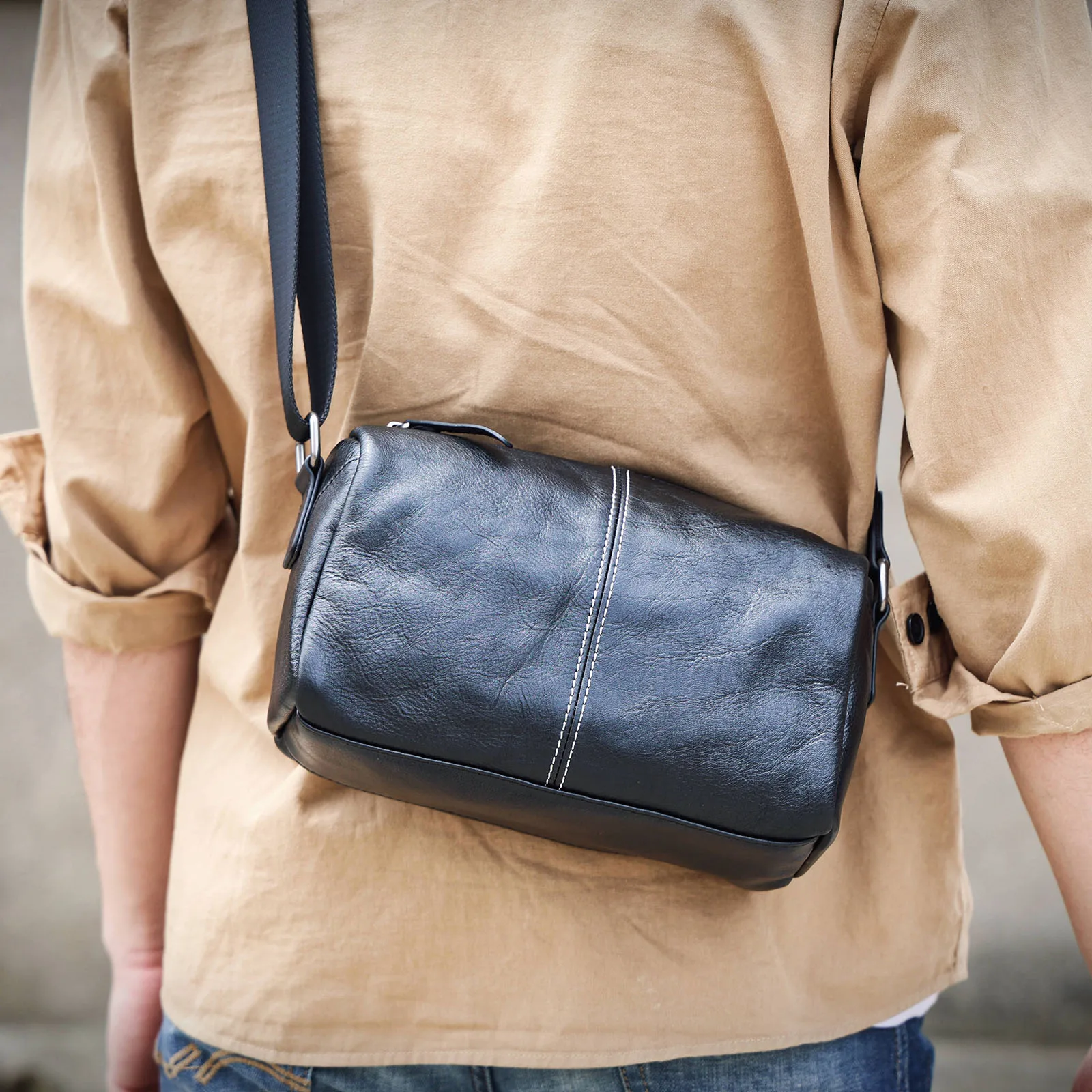 S.WORKER Modische Echtleder-Umhängetasche für Herren, Vollnarbig, Trendige Casual-Crossbody-Tasche, Mini-Umhängetasche für Handy und Schlüssel – Detail 4