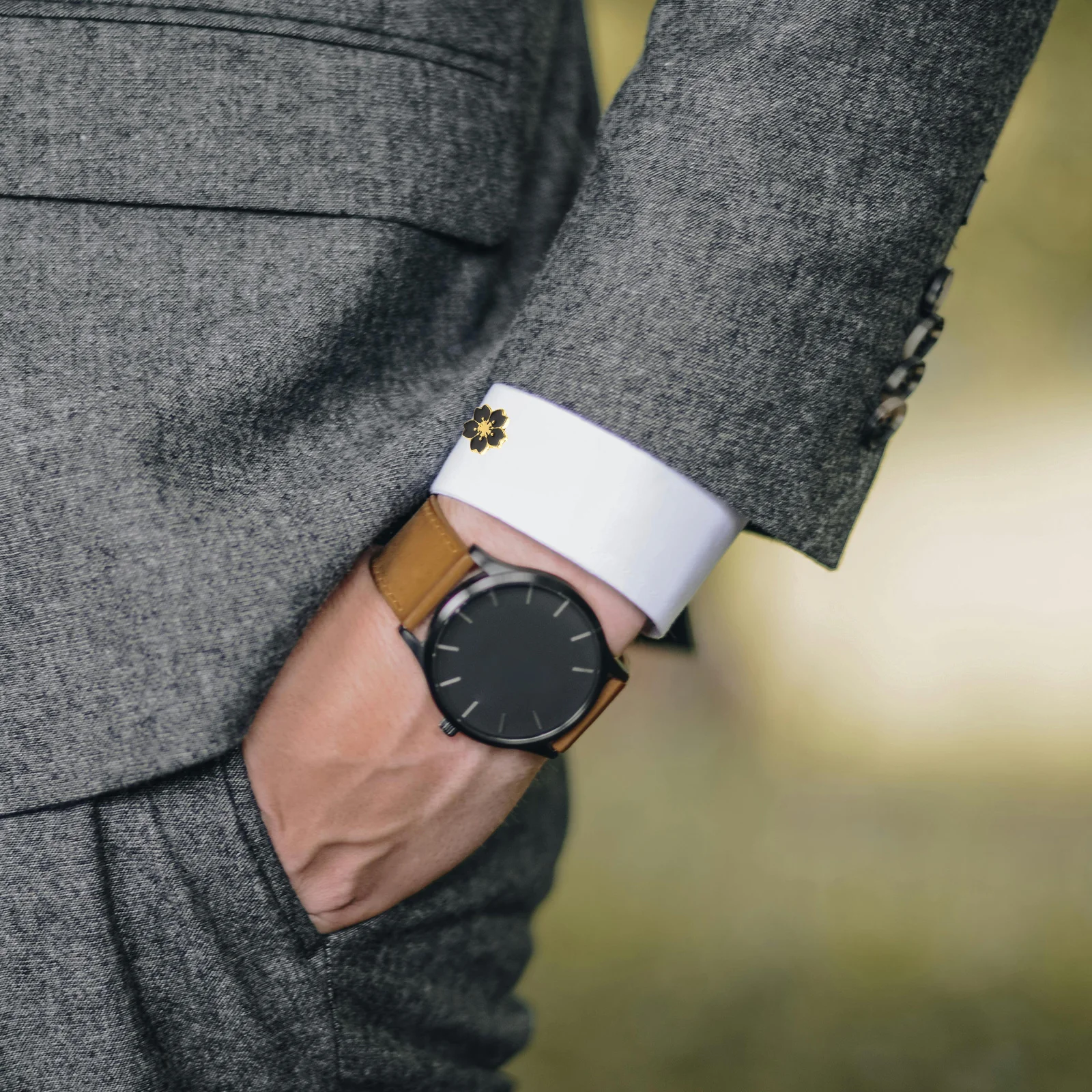 

2Pairs Japanese Flower Cufflinks Alloy Durable Metal Flower Shirt Sleeve Buttons Business Suit Accessories Formal Occasions