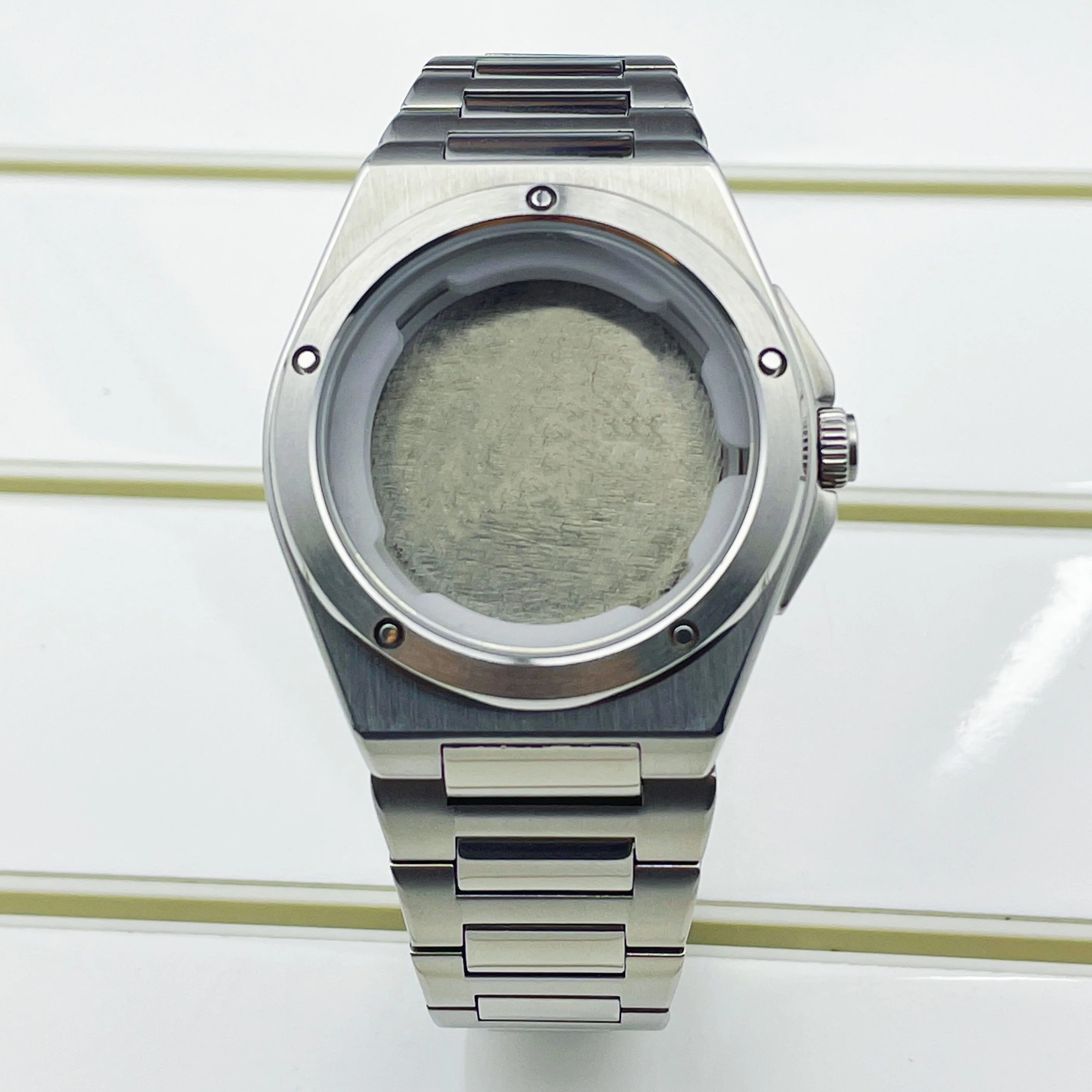 

38.5mm mineral glass men's watch case and strap, which can be paired with the dial and is compatible with the 8215, 1612 movemen
