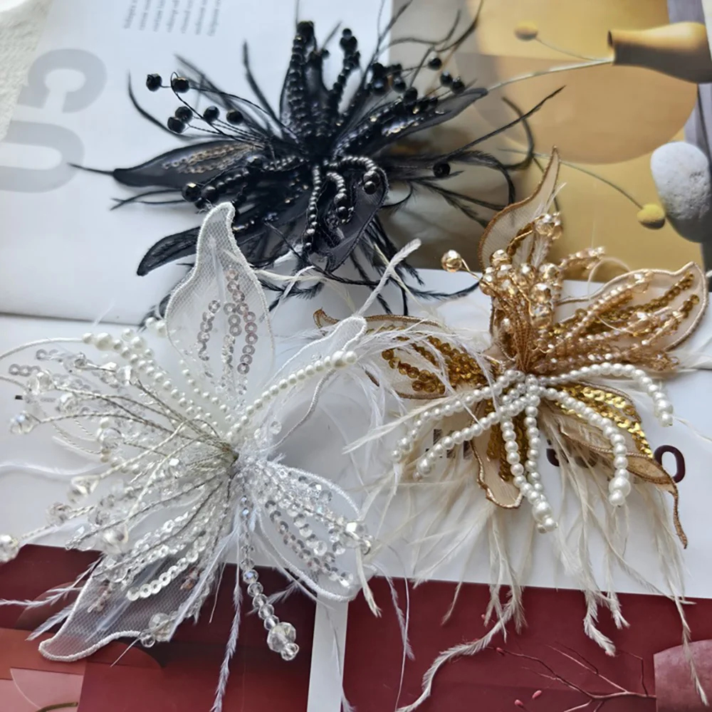 Einteilige ätherische Haarspange mit weißer Spitze und Blumenfedern – handgefertigtes DIY-Modeaccessoire für Brautfrisuren