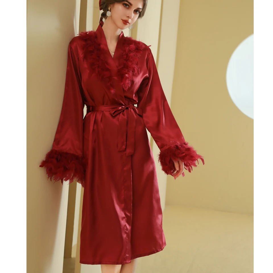 ชุดคลุมอาบน้ำเจ้าสาวแบบขนนกสุดหรูพร้อมวันที่แต่งงานส่วนตัว ชุดนอนเจ้าสาวสำหรับงานแต่งงาน