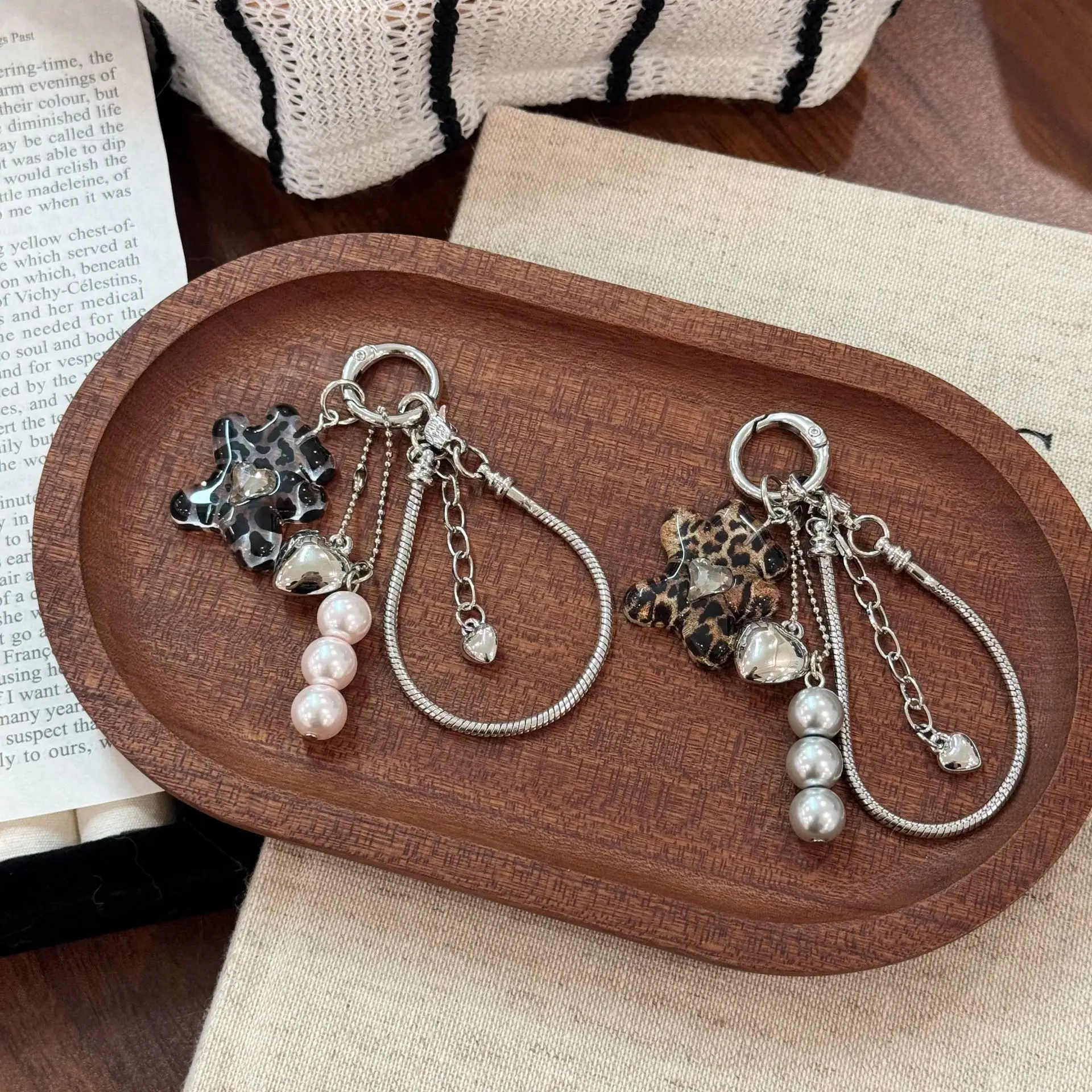 Leopard Print Star Bear Keychain Silver Color Beaded Heart Rope Pendant Keyring for Women Girl Purse Backpack Daily Decoration view 5