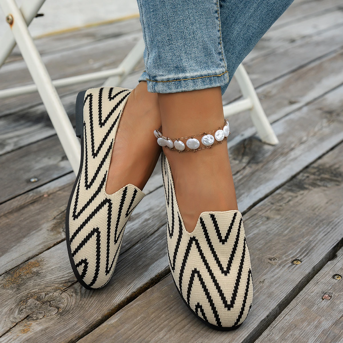 Women Flats Slip-On Casual Large Size Loafers Comfortable Knitted Pointed Toe Women Shoes Flat Spring Summer New Sneakers Women