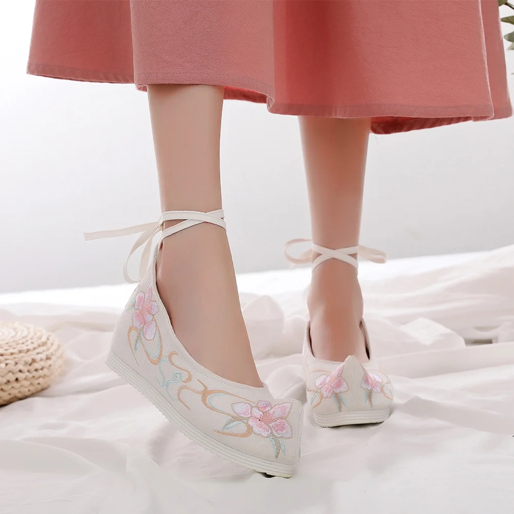 

1Pair Embroidered Hanfu Shoes Female Silk Cloth Shoes with Unique Ancient Design Ideal for Performance Daily All-Match White