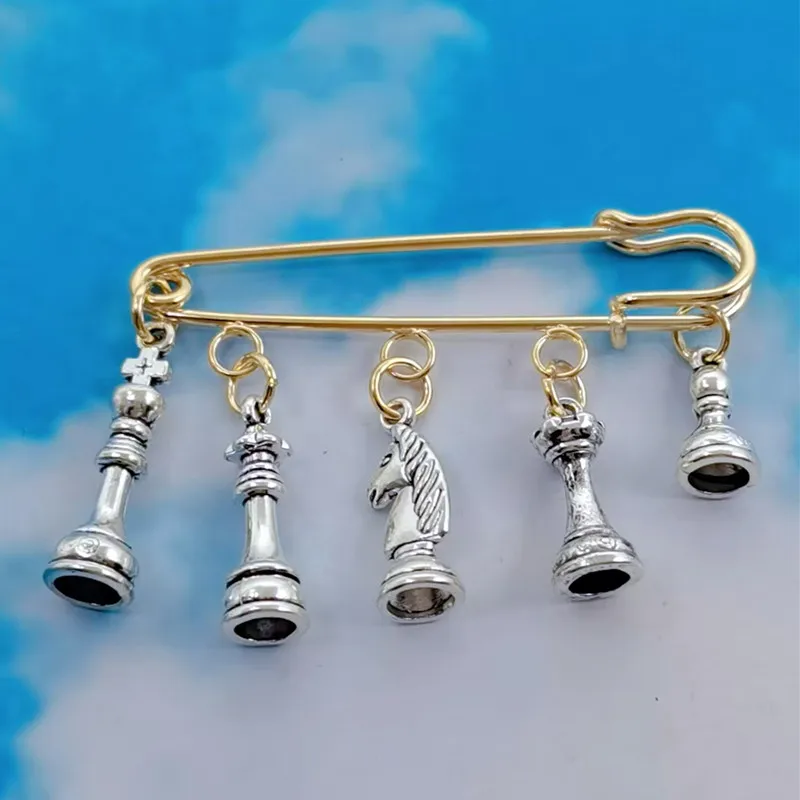 New Product/Chess Pendant Needle Alloy Pendant Chess Pin Entertainment Game Jewelry Discovery Jewelry Gift