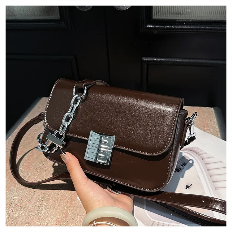 

Модная минималистичная однотонная сумка через плечо — стильная маленькая квадратная сумка через плечо для женщин, элегантная и универсальная