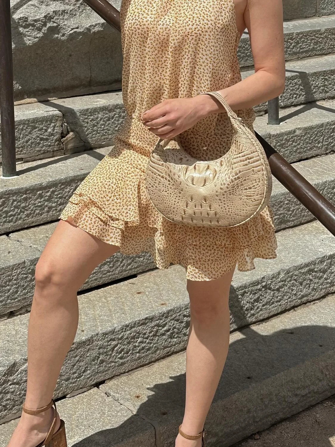 Moda feminina em camadas decorativas halter pescoço mini vestido primavera feminino sem mangas impresso curto praia vestido de férias