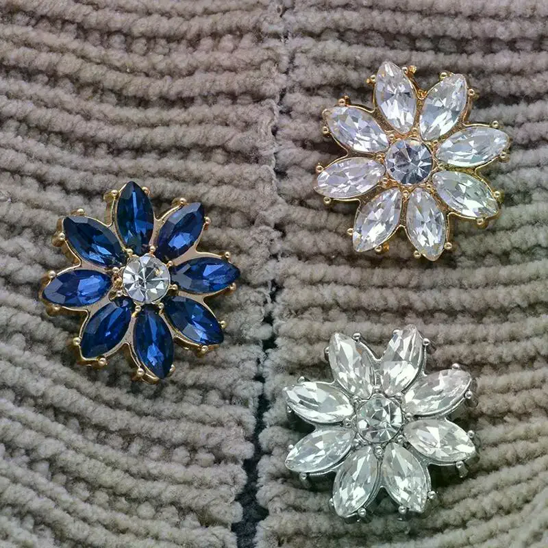 Luxury And Beautiful Flower Inlaid Rhinestone Metal Buttons Clothing Gift Boxes Scarves Hats DIY Decorative Accessories 5Pcs