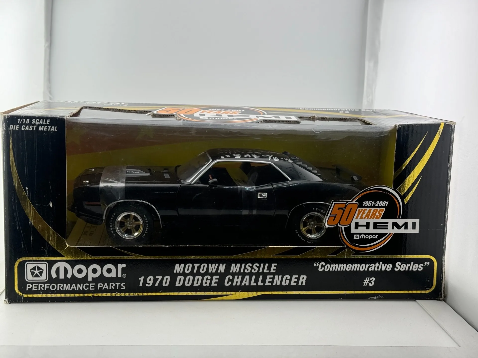 

Diecast Antu 1/18 Scale Alloy Car Model Collectible Toy Gift Souvenir Display Ornament