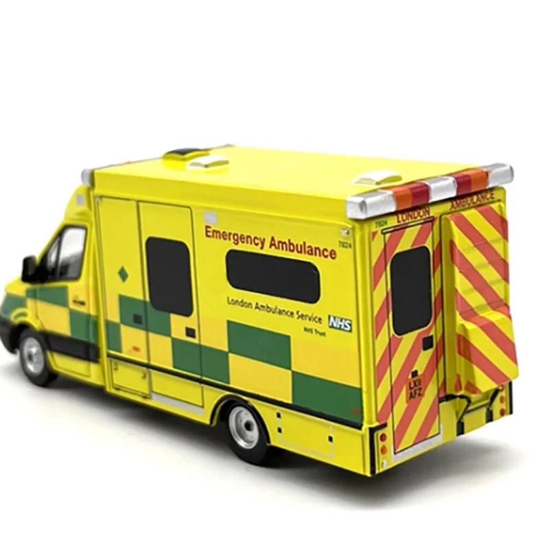 OXFORD Diecast 1:76 Scale Ambulance Alloy Automobile Model Finished Product Simulation Toy Collection Gift Model Display