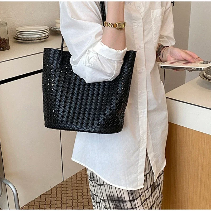 Rattan-Geflochtene Hohle Schultertasche mit Passender Geldbörse, Sommer-Shopper für Markt, Strand und Pendeln, Leichte Handtasche mit Offener Webung – Detail 22