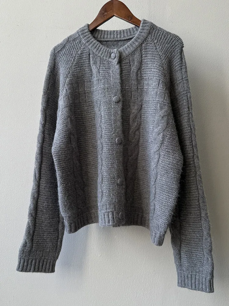 WHTREND Süße Rundhals Geknöpft Twist Stricken Pullover Für Frauen Herbst Winter Lose Stil Strickjacke Top WH2138