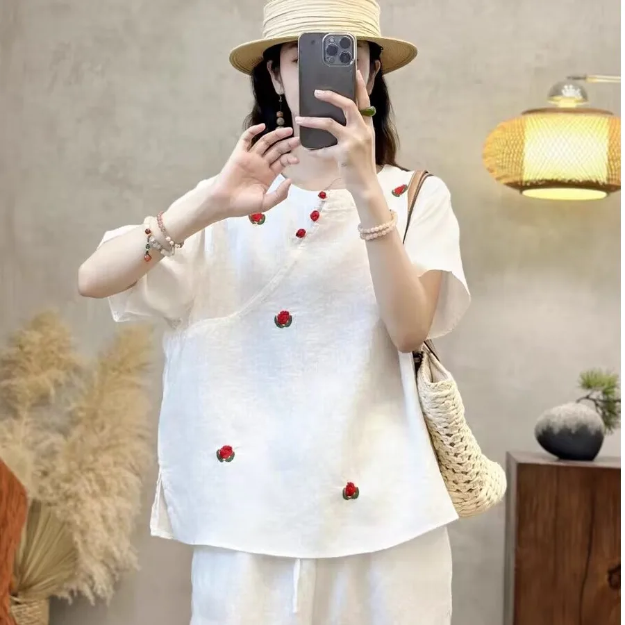 New Chinese Sle Loose Fit round Ne ort Sve Embroidered Linen irt Women Summer Anti-Aging Slimming Top