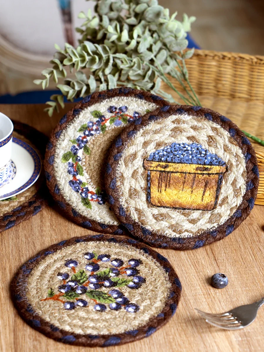 

Handmade Jute Woven Coasters, Table Mats, Heat Insulation Mats, Plate Mats, American Retro Blueberry Creative Placemats, Round.