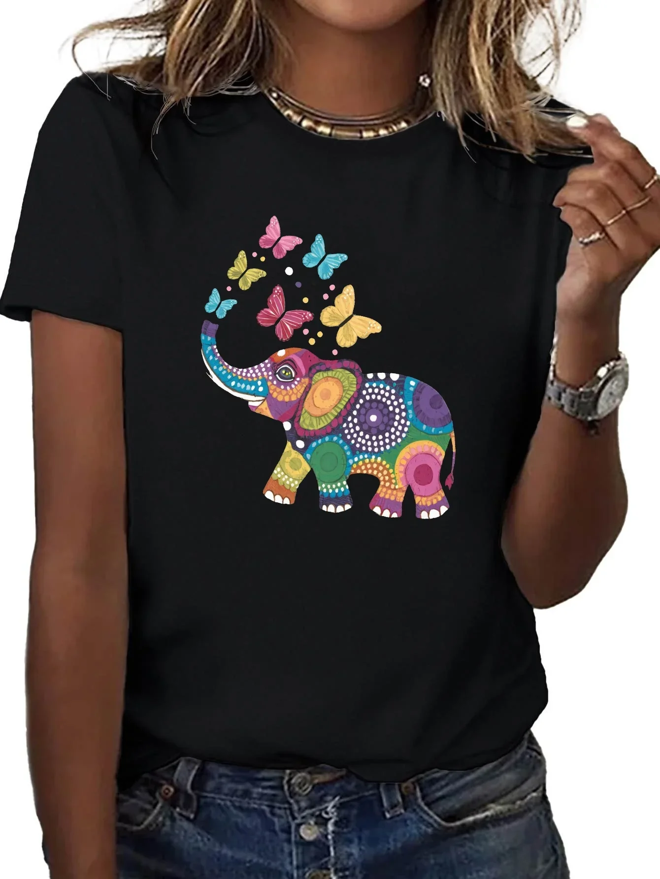 Comoda maglietta casual da donna con scollo tondo e maniche casual, morbida, con top dal design vibrante di elefante e farfalle