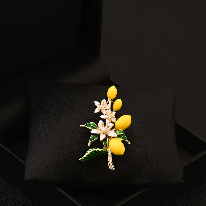 

Sweet Cute Hand Painted Lemon Brooch Women's Coat Suit Neckline Corsage Luxury High Sense Fruit Pins Accessories Jewelry 6117