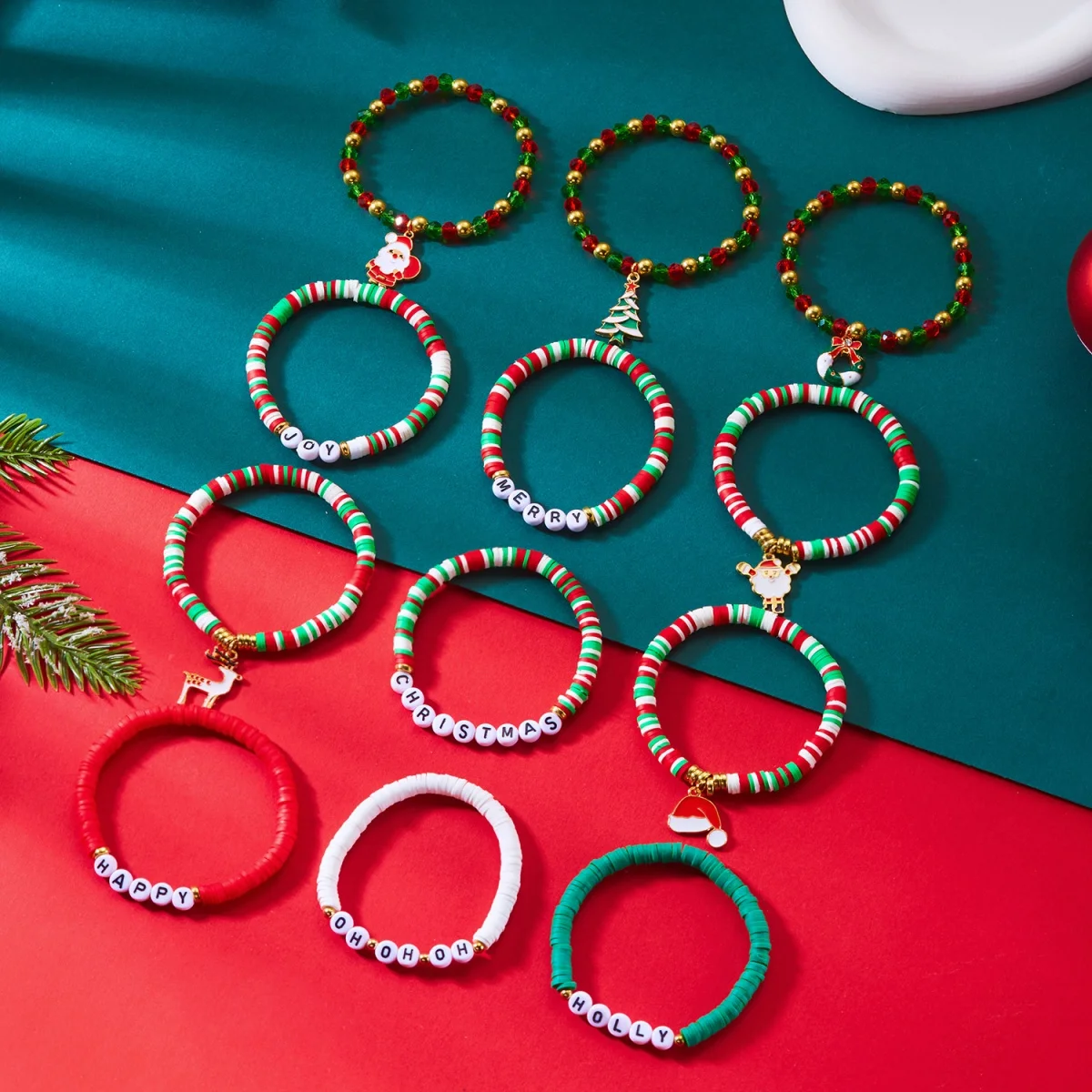 12 Teile/satz Urlaub Armband Cartoon Santa Claus Kranz Rentier Weihnachten Baum Weichen Ton Perlen Weihnachten Schmuck Für Frauen Männer Geschenk