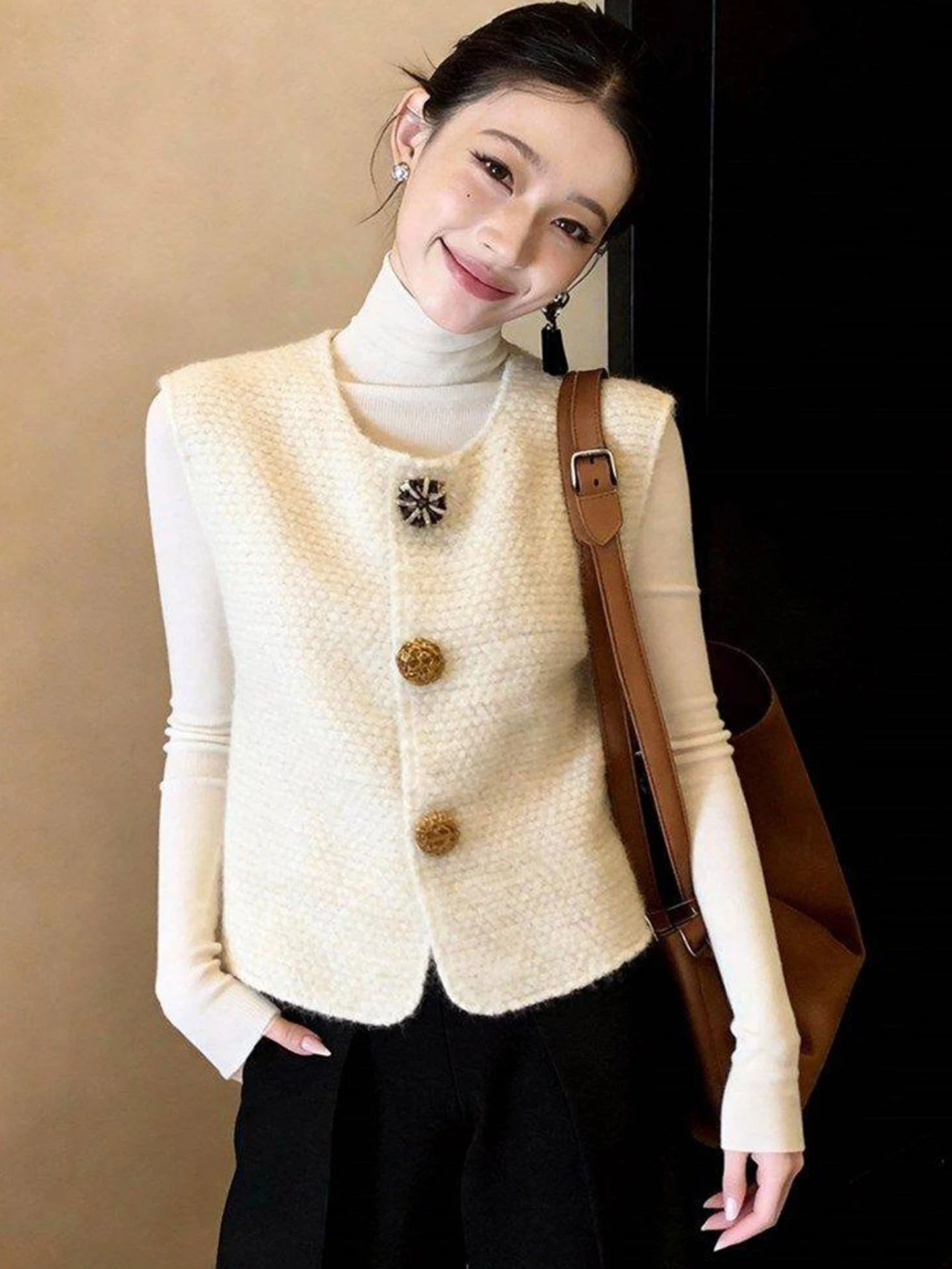 

Fashionable Knitted Vest Spring Season Popular Design Sense Layering Shoulder Pad Vest Top Elegant Style Commute Wind Girls