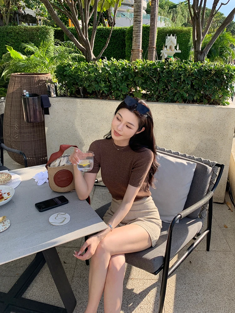 

Комплект из двух предметов: вязаный топ и шорты с высокой талией Lazy Zoe из льняной ткани, простой модный костюм из весенней коллекции