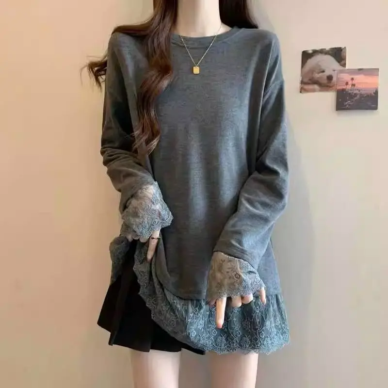 Camiseta de manga larga con empalme de encaje y cuello redondo de fibra de algodón puro para ocultar carne adelgazante de longitud media estilo perezoso de talla grande