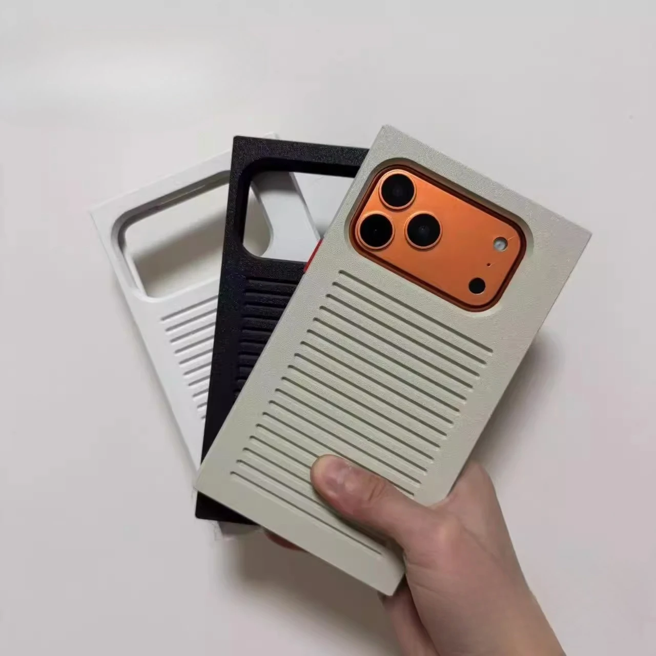 

Retro 3D-Printed Heat-Dissipating Phone Case Hard Case for 17/17 Pro/17 pro max Phone Cover