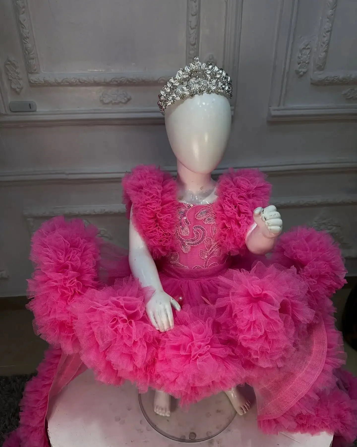 فساتين فتاة الزهور الوردية الساخنة لحفلات الزفاف مزينة بالدانتيل للأطفال فساتين حفلات أعياد الميلاد الكشكشة للأطفال لحفلات الزفاف حسب الطلب