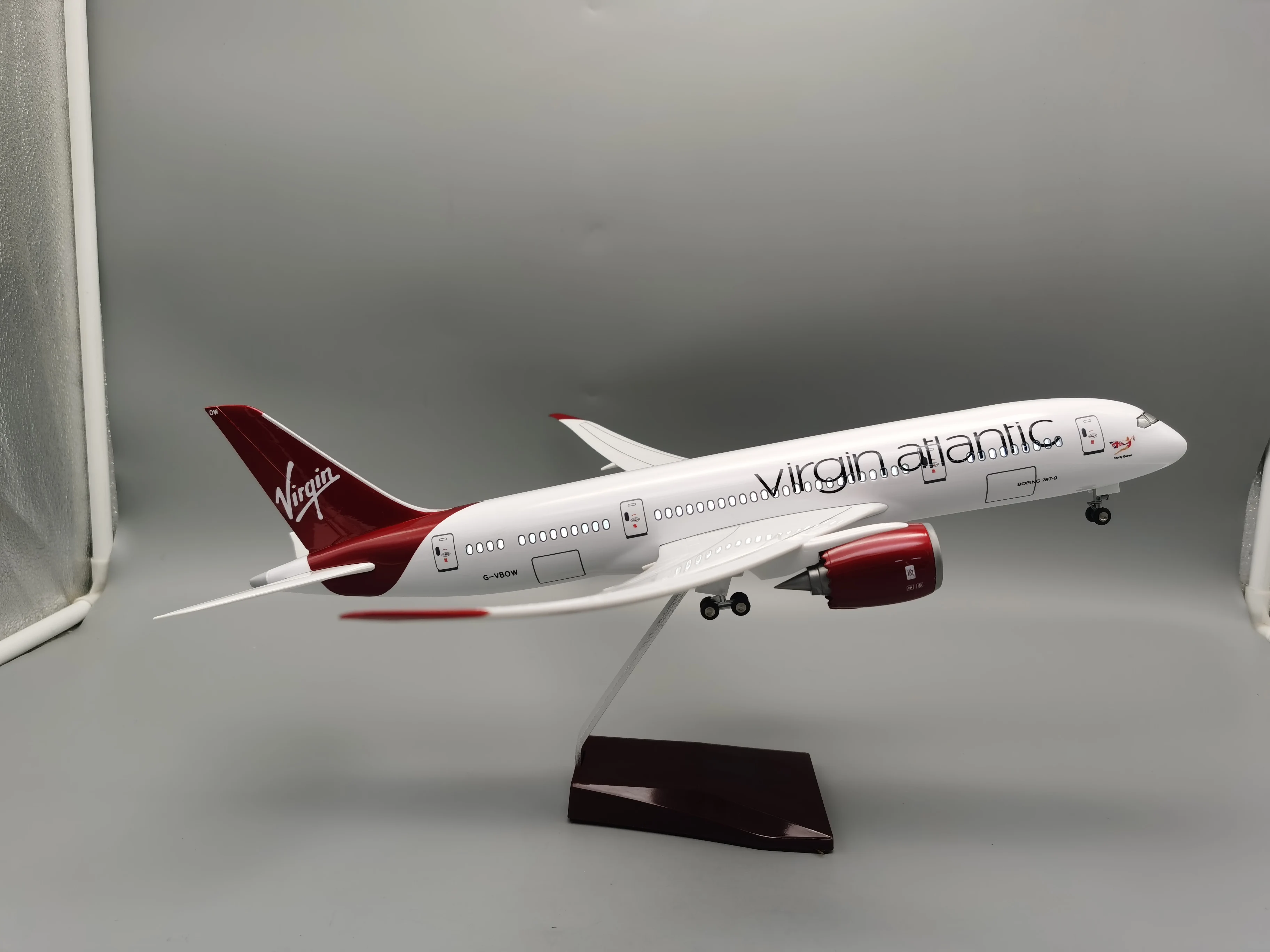 

Масштаб 1/130, 43 см B787, модель реактивного самолета Virgin Dreamliner, полимерный самолет с подсветкой и колесами - коллекционный подарок, игрушка-подарок