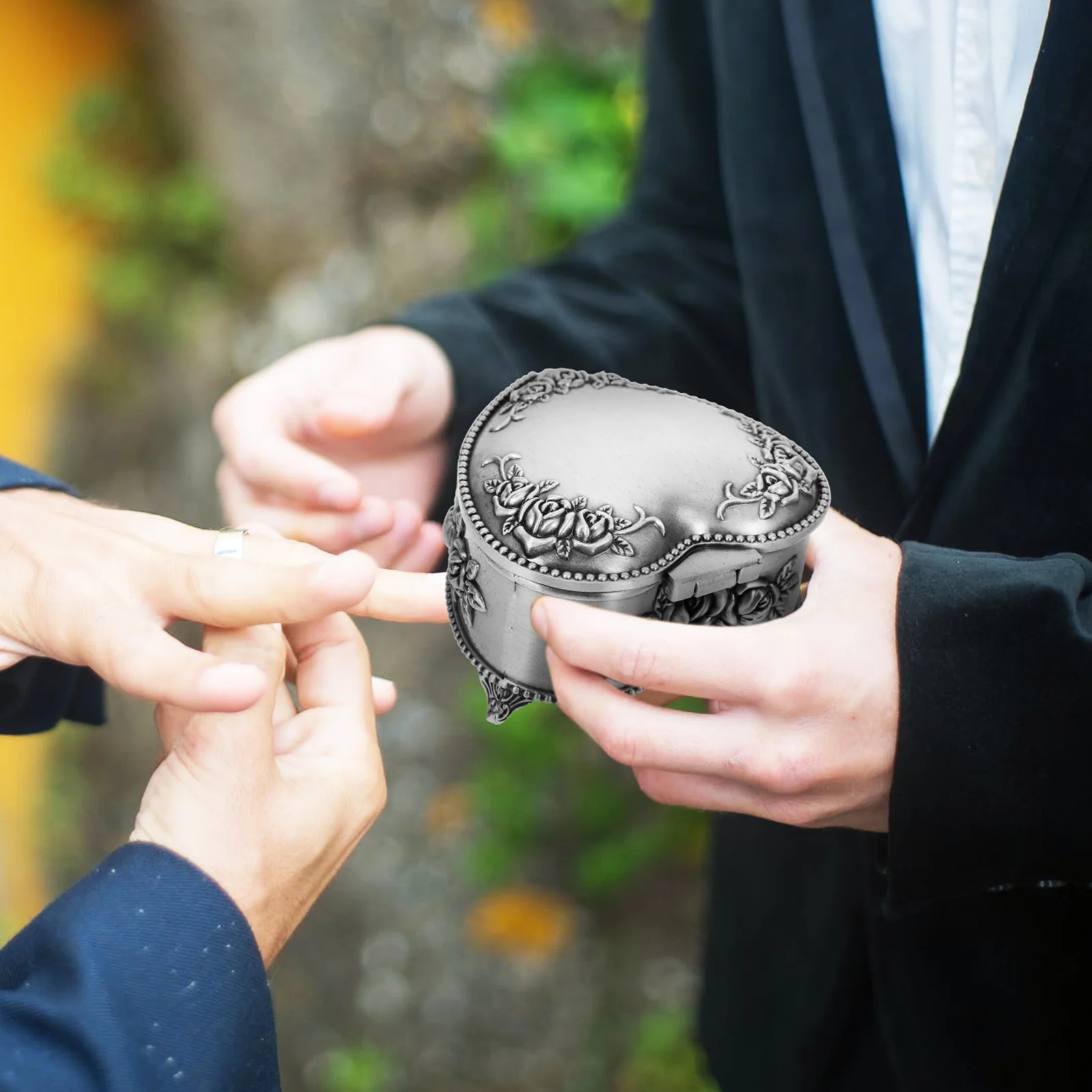 Unique Heart Shaped Jewelry Box Alloy Storage Holder Exquisite Craftsmanship Long Lasting Use Female Gift Jewelry Embossment Jar